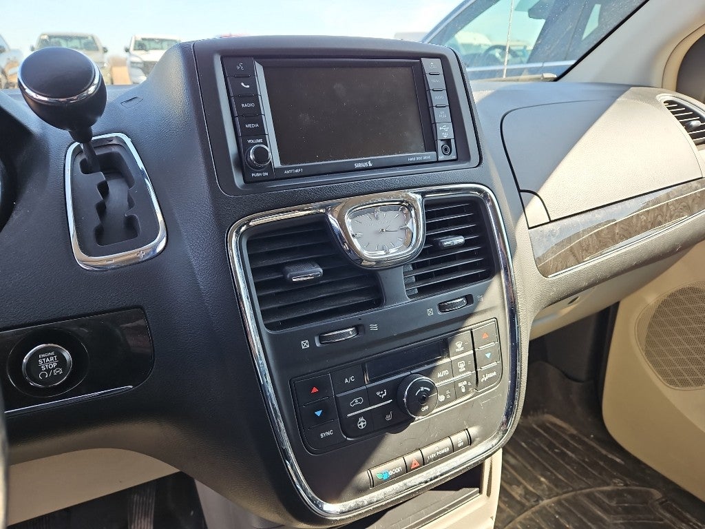 2014 Chrysler Town & Country Touring-L