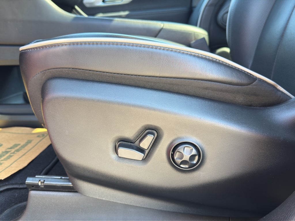 2025 Chrysler Pacifica Limited w/Tow Package