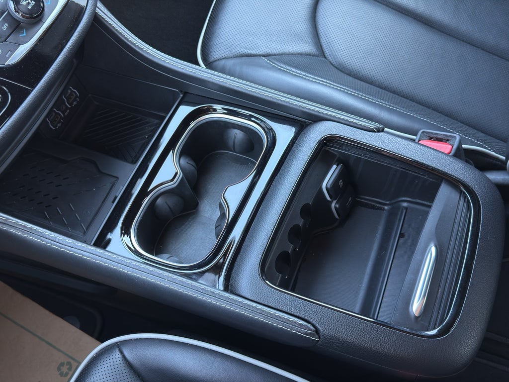 2025 Chrysler Pacifica Limited w/Tow Package