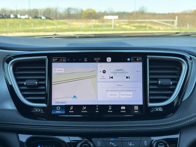 2025 Chrysler Pacifica Limited w/Tow Package