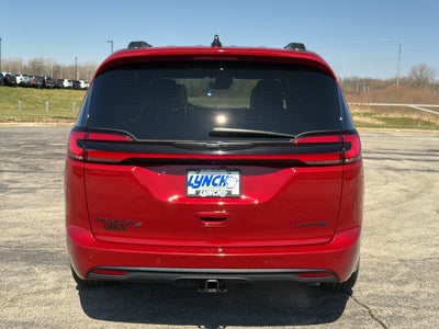 2025 Chrysler Pacifica Limited w/Tow Package