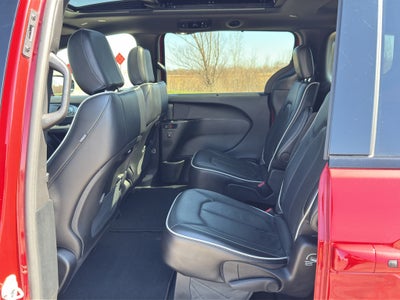 2025 Chrysler Pacifica Limited w/Tow Package