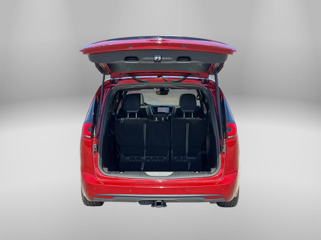 2025 Chrysler Pacifica Limited w/Tow Package