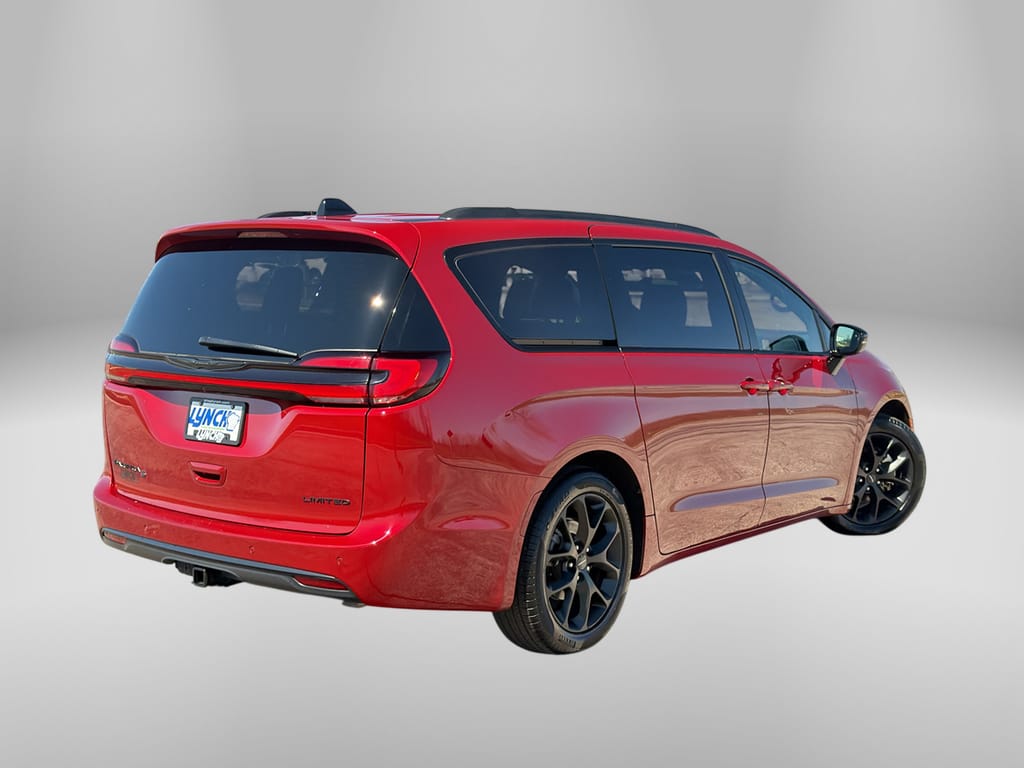 2025 Chrysler Pacifica Limited w/Tow Package