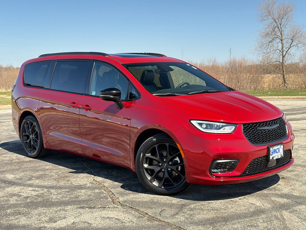 2025 Chrysler Pacifica Limited w/Tow Package