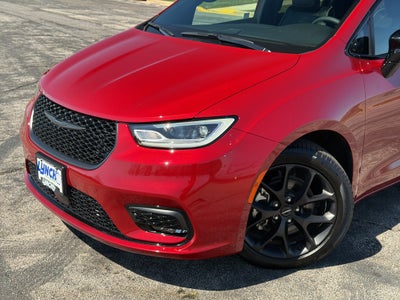 2025 Chrysler Pacifica Limited w/Tow Package