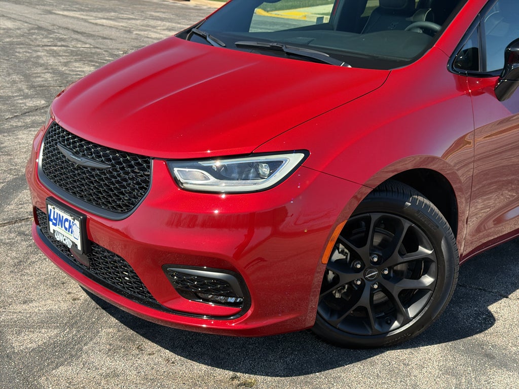 2025 Chrysler Pacifica Limited w/Tow Package