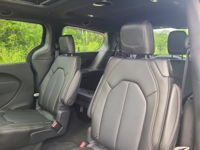2027 Chrysler Pacifica Select Tech AWD