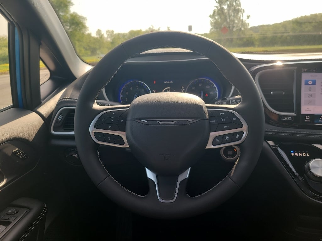 2027 Chrysler Pacifica Select Tech AWD