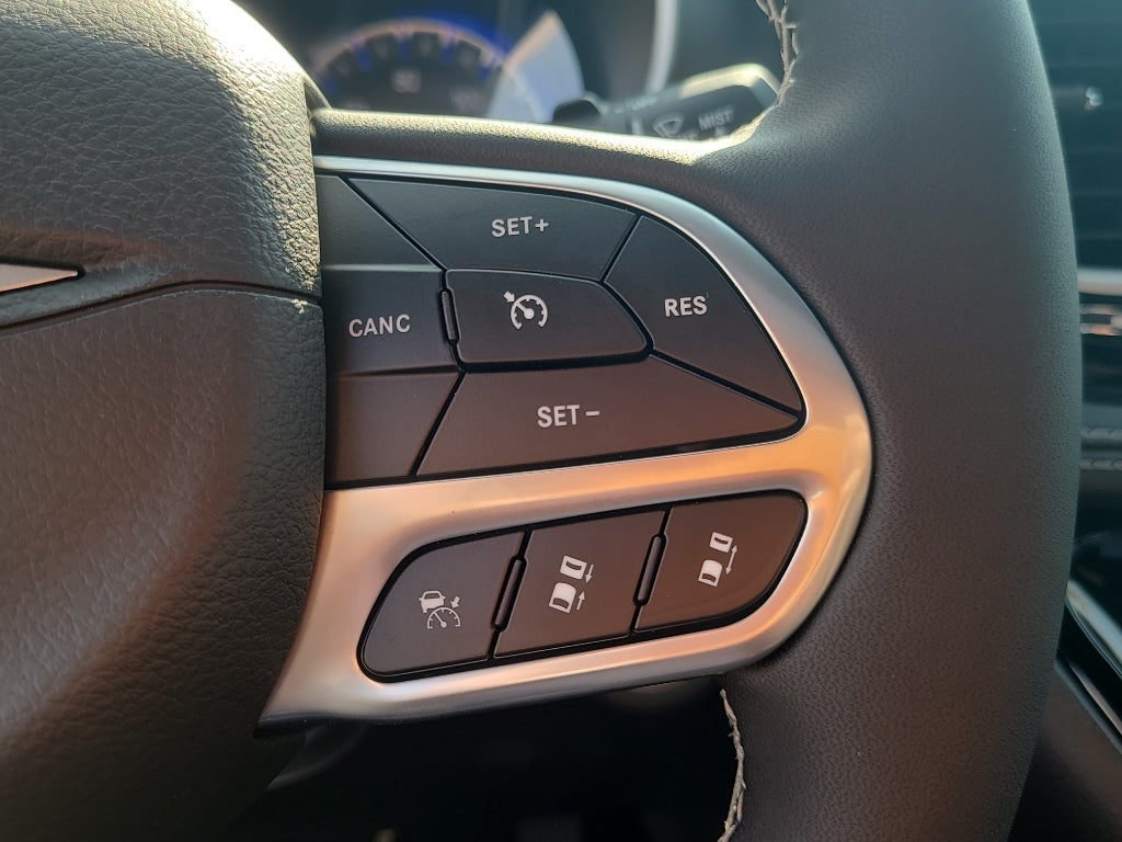 2027 Chrysler Pacifica Select Tech AWD