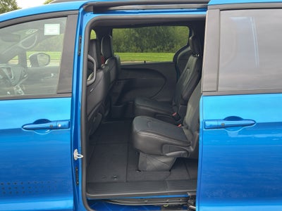 2027 Chrysler Pacifica 250th Select Anniversary AWD