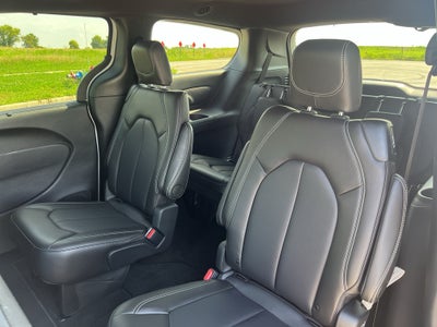 2026 Chrysler Pacifica Select Safety Sphere AWD