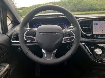 2027 Chrysler Pacifica Select Tech AWD