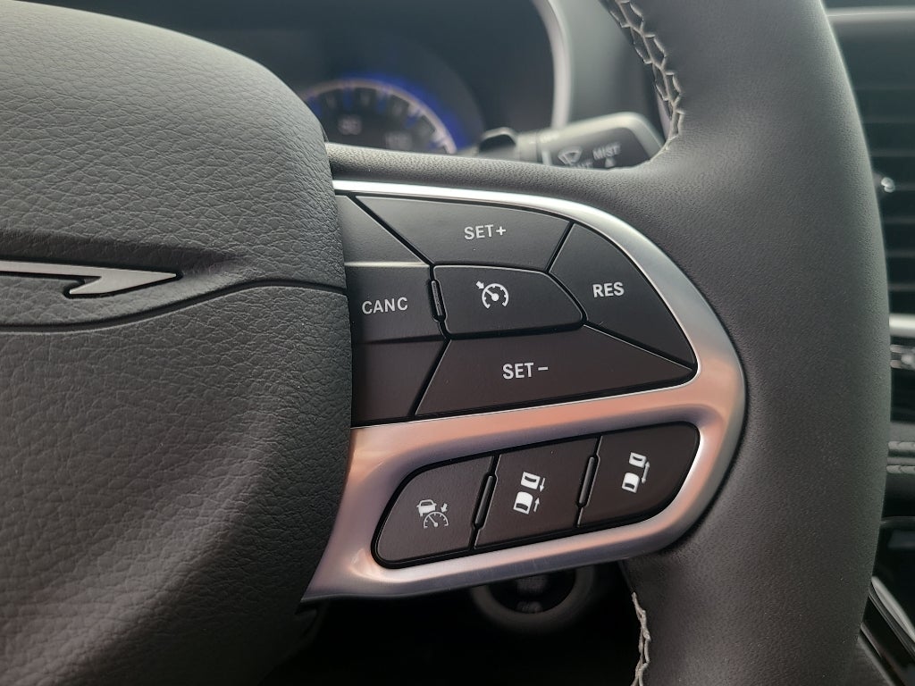 2027 Chrysler Pacifica Select Tech AWD