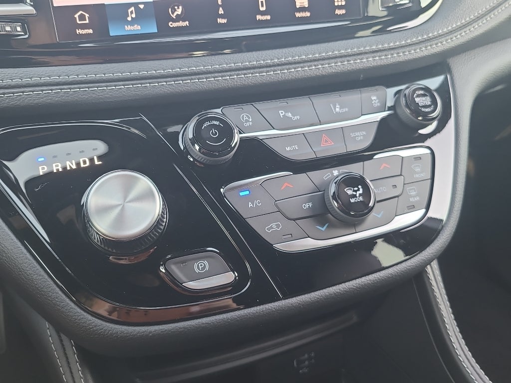 2027 Chrysler Pacifica Limited Family Tech AWD