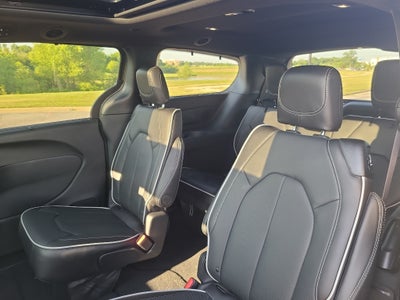 2027 Chrysler Pacifica Limited Family Tech AWD