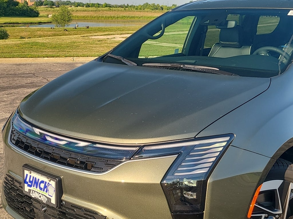 2027 Chrysler Pacifica Limited Family Tech AWD