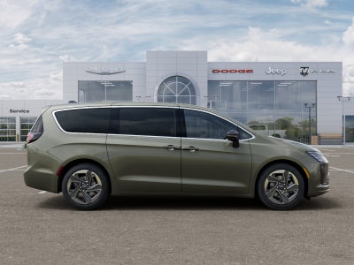 2027 Chrysler Pacifica Limited Family Tech AWD