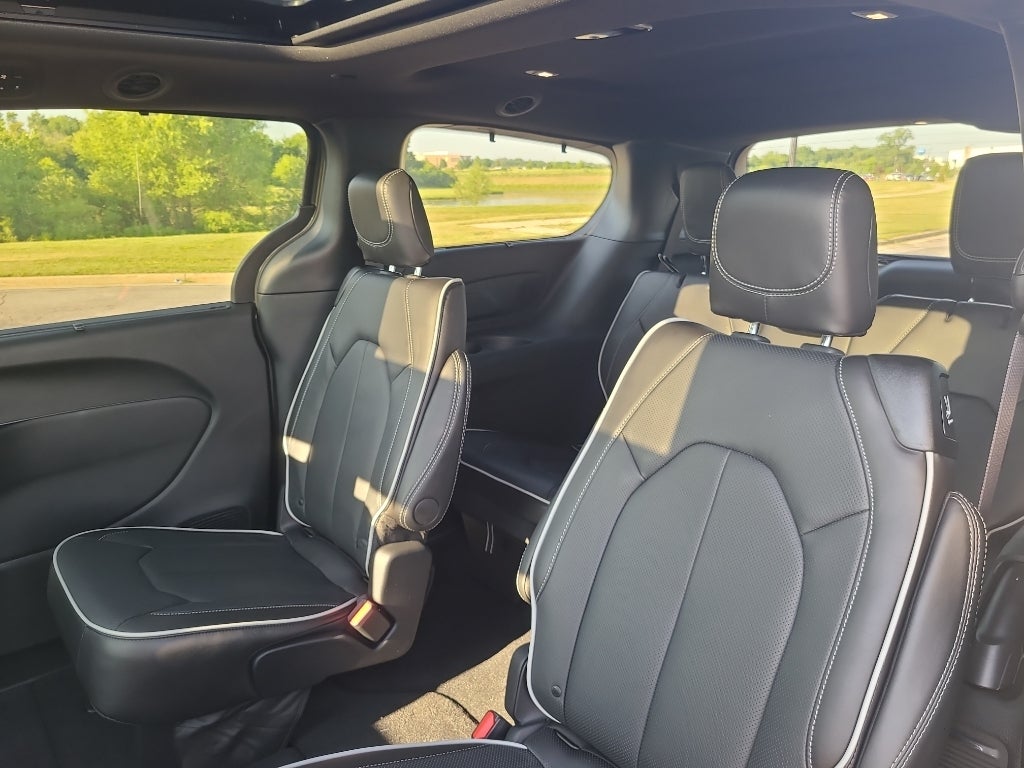 2027 Chrysler Pacifica Limited Family Tech AWD