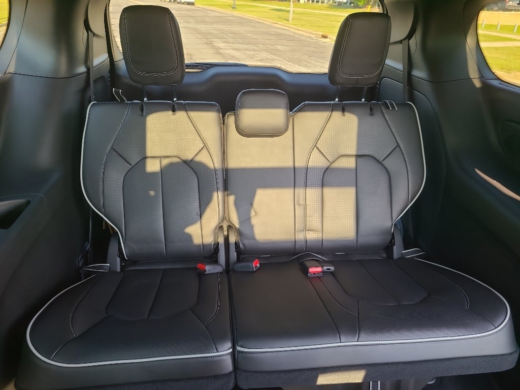 2027 Chrysler Pacifica Limited Family Tech AWD