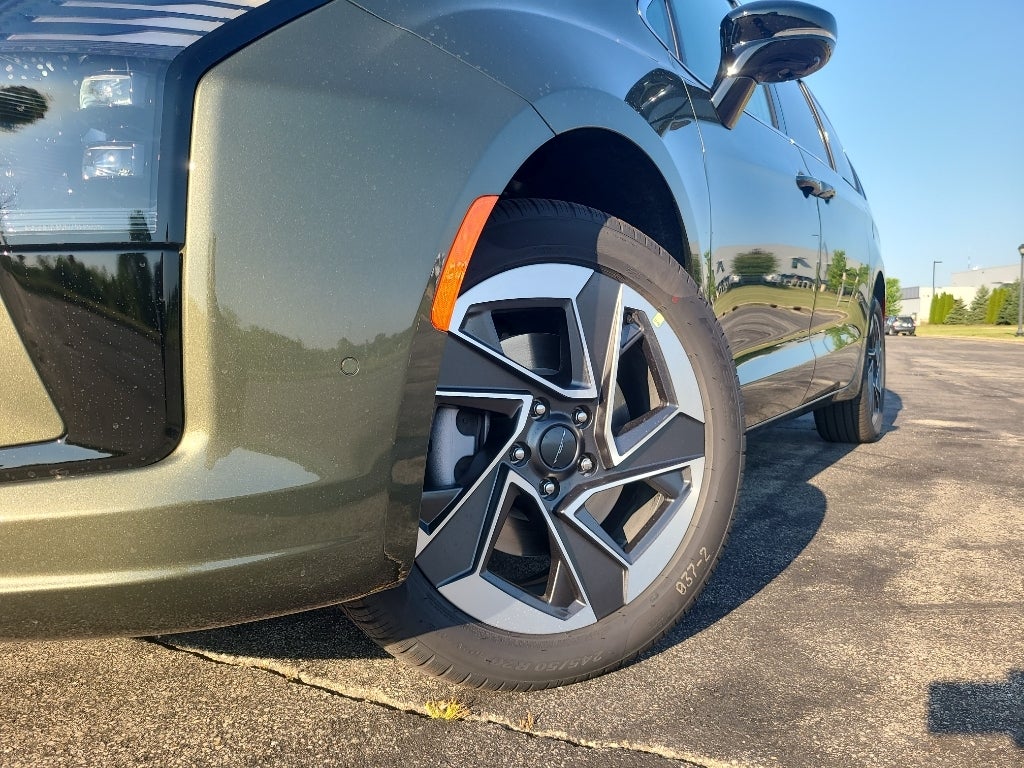 2027 Chrysler Pacifica Limited Family Tech AWD