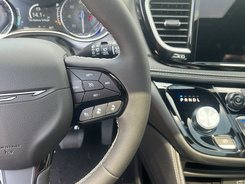 2027 Chrysler Pacifica Limited S AWD