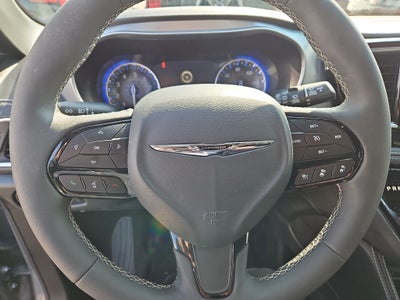 2025 Chrysler Pacifica Limited w/Tow & Entertainment