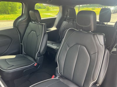 2027 Chrysler Pacifica Limited S AWD
