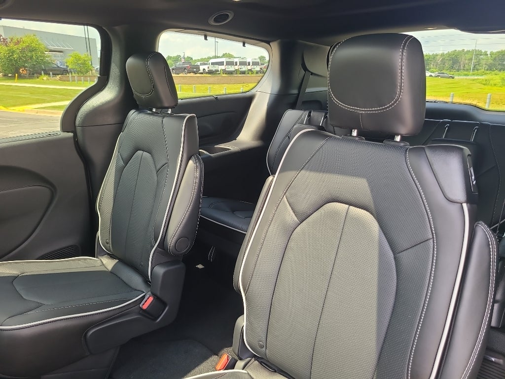 2027 Chrysler Pacifica Limited S AWD