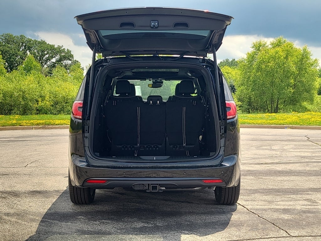 2027 Chrysler Pacifica Limited S AWD