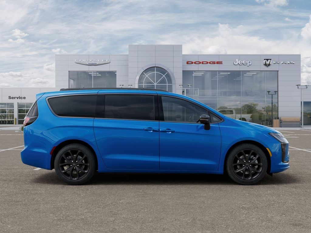 2027 Chrysler Pacifica Limited Luxury Tech S pkg AWD