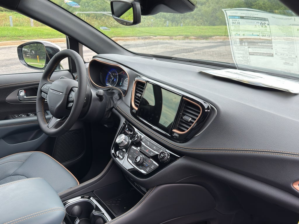 2027 Chrysler Pacifica Pinnacle APEX AWD
