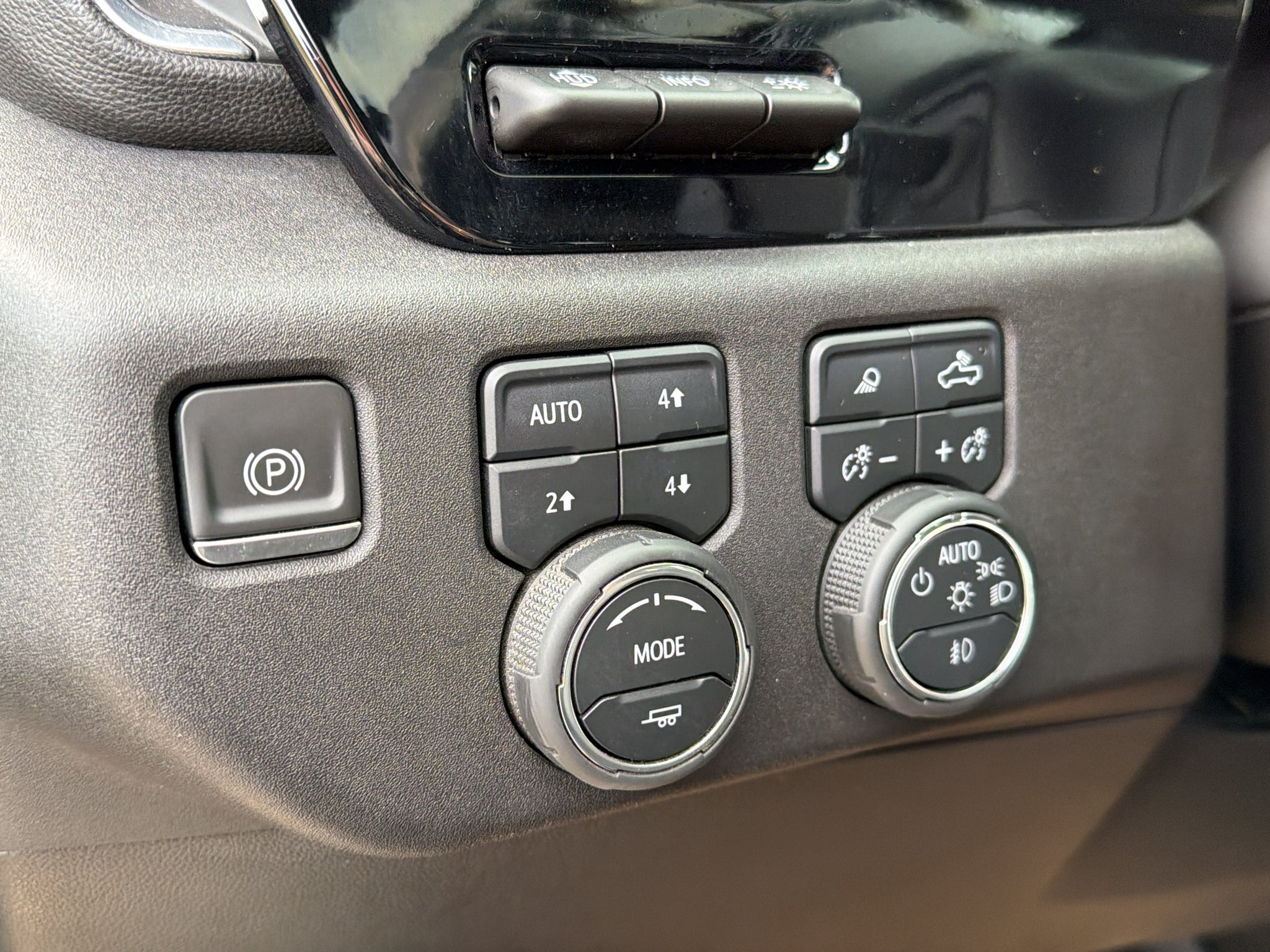 2024 Chevrolet Silverado LTZ
