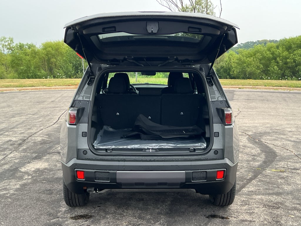 2026 Jeep Cherokee Laredo Sting 4WD