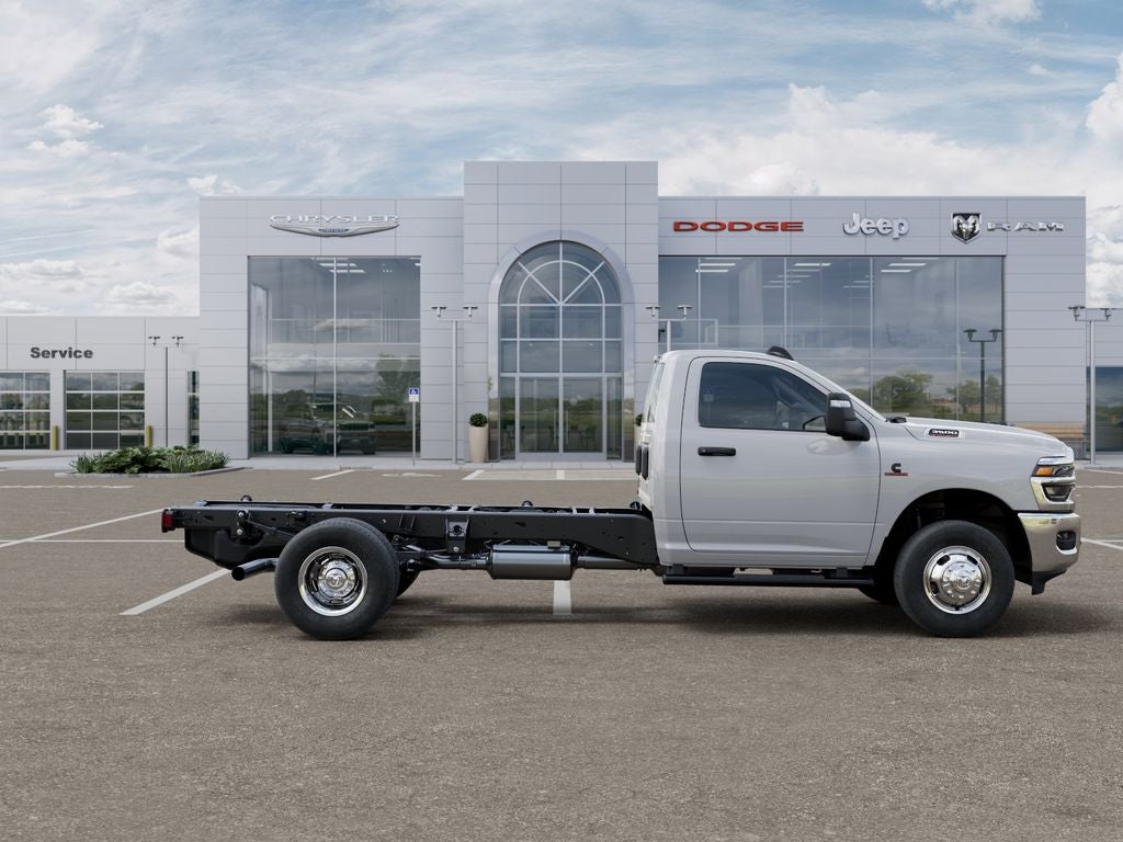 2026 RAM 3500 Chassis Tradesman Chassis 84 C/A 4x4