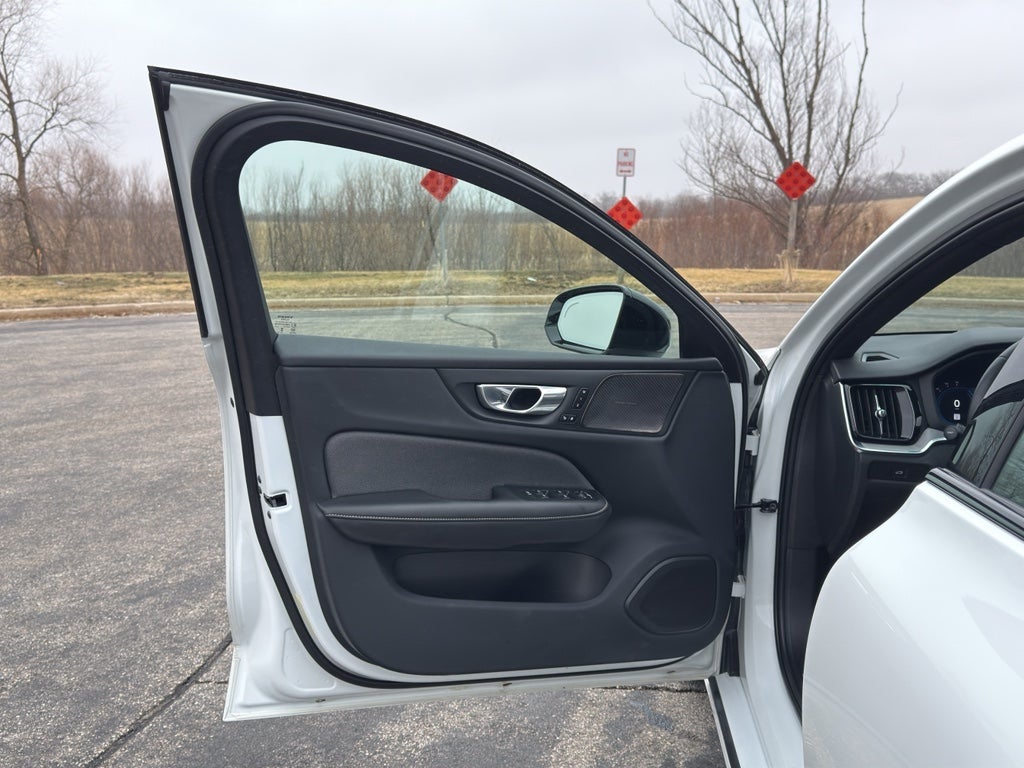 2024 Volvo S60 Plus Black Edition AWD