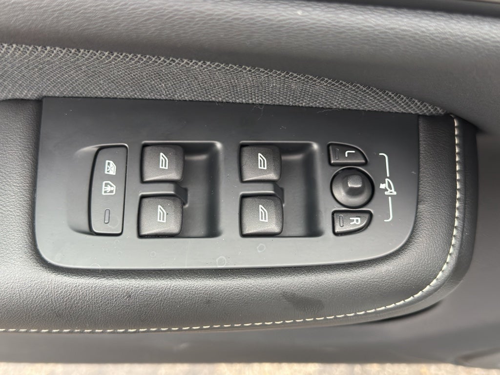 2024 Volvo S60 Plus Black Edition AWD