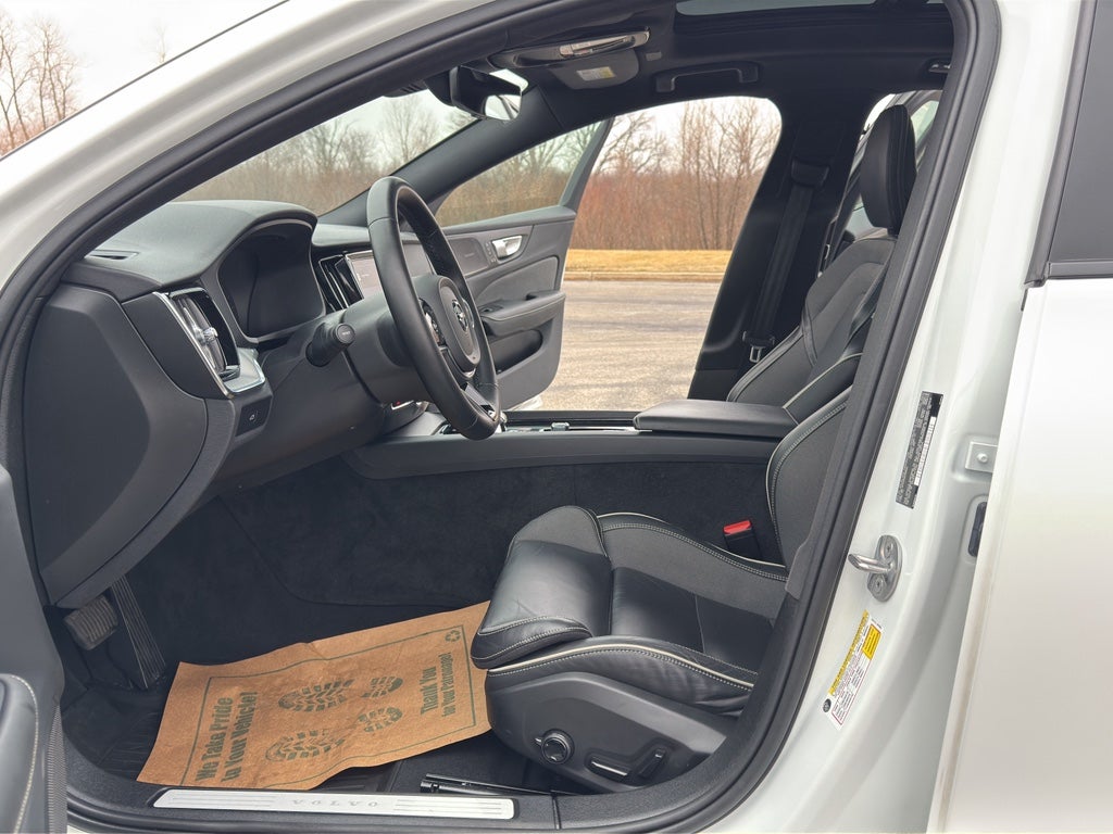 2024 Volvo S60 Plus Black Edition AWD