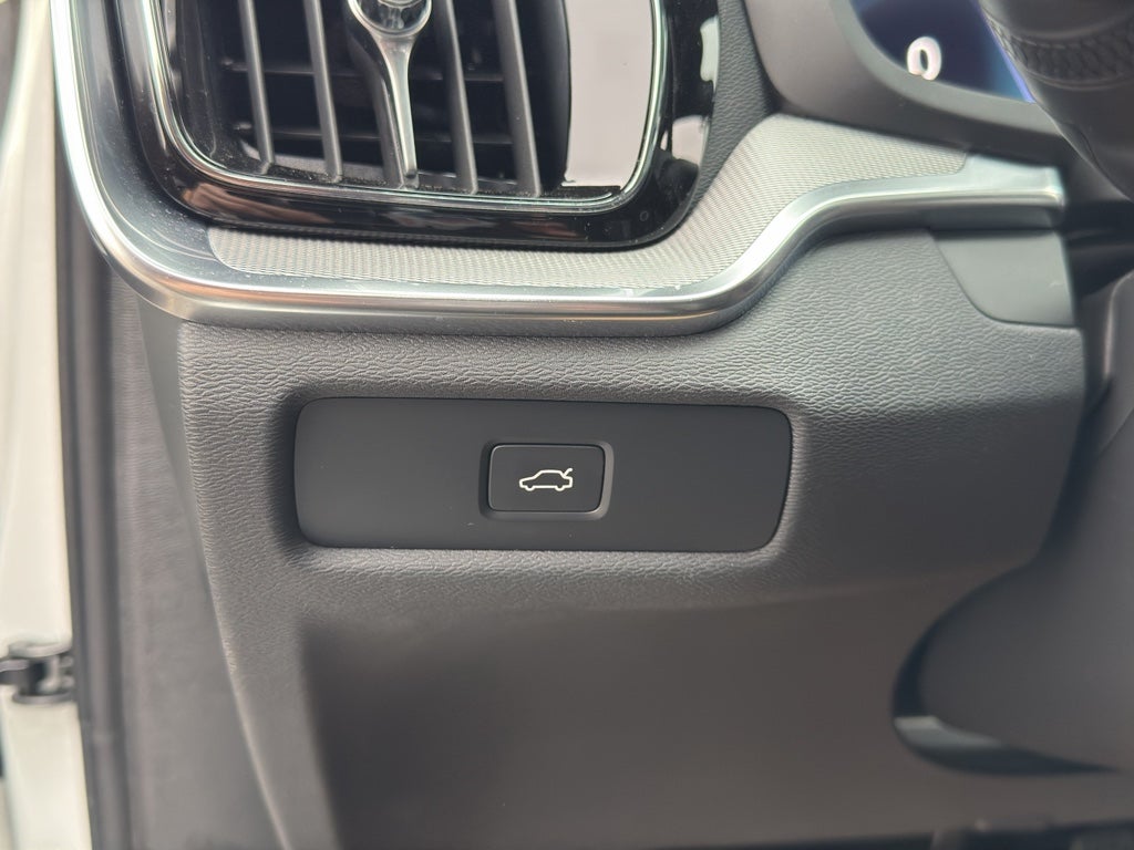 2024 Volvo S60 Plus Black Edition AWD