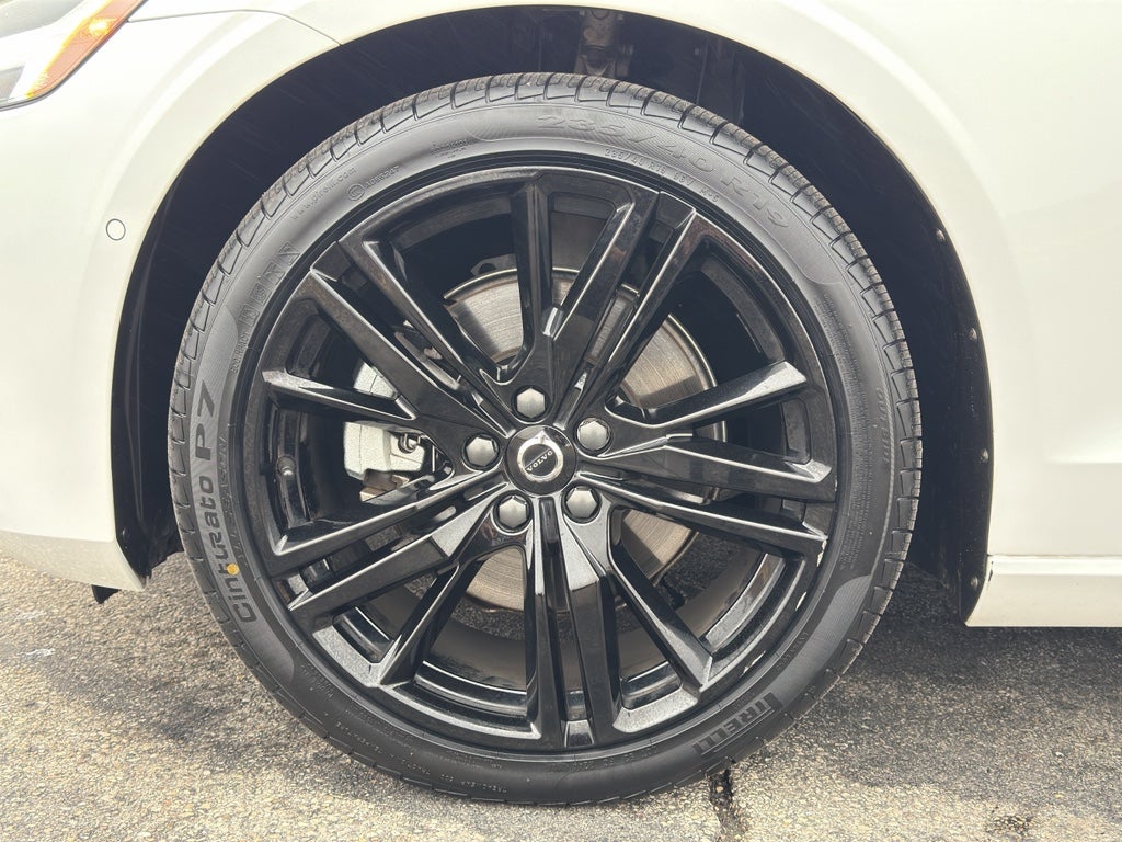 2024 Volvo S60 Plus Black Edition AWD