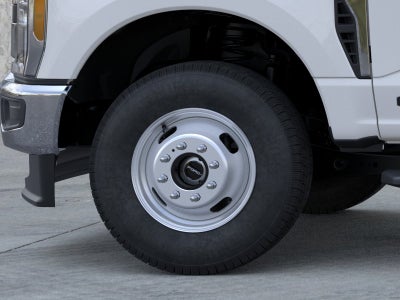 2026 Ford Super Duty F-350 DRW Chassis Cab LARIAT