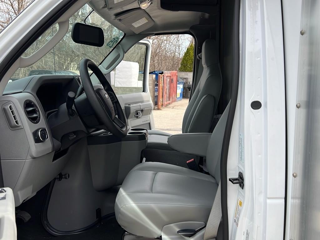 2025 Ford E-Series Cutaway E-350 SRW 138" WB