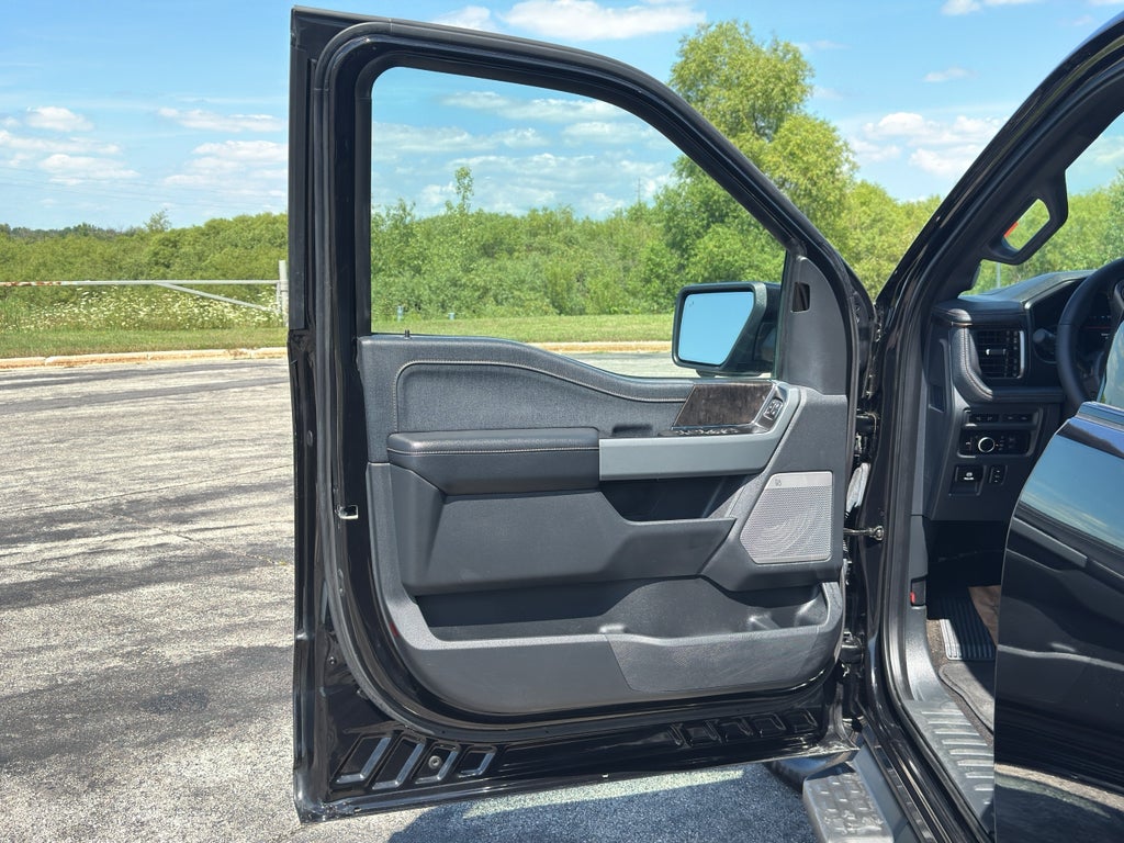 2023 Ford F-150 Lightning LARIAT