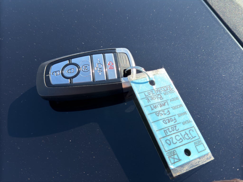 2024 Ford Super Duty F-250 Pickup LARIAT