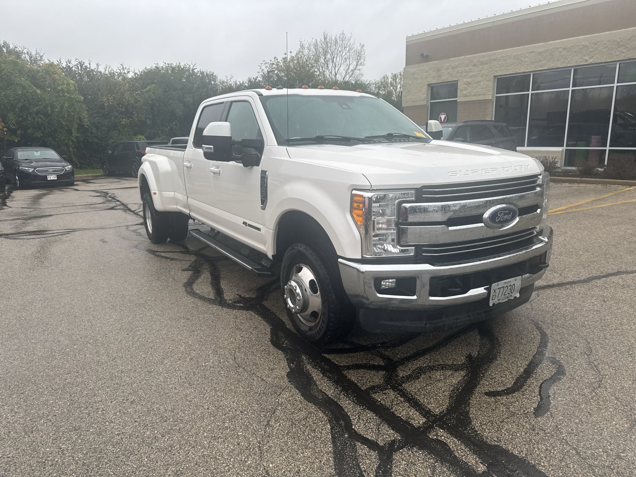 2017 Ford Super Duty F-350 DRW Pickup Lariat