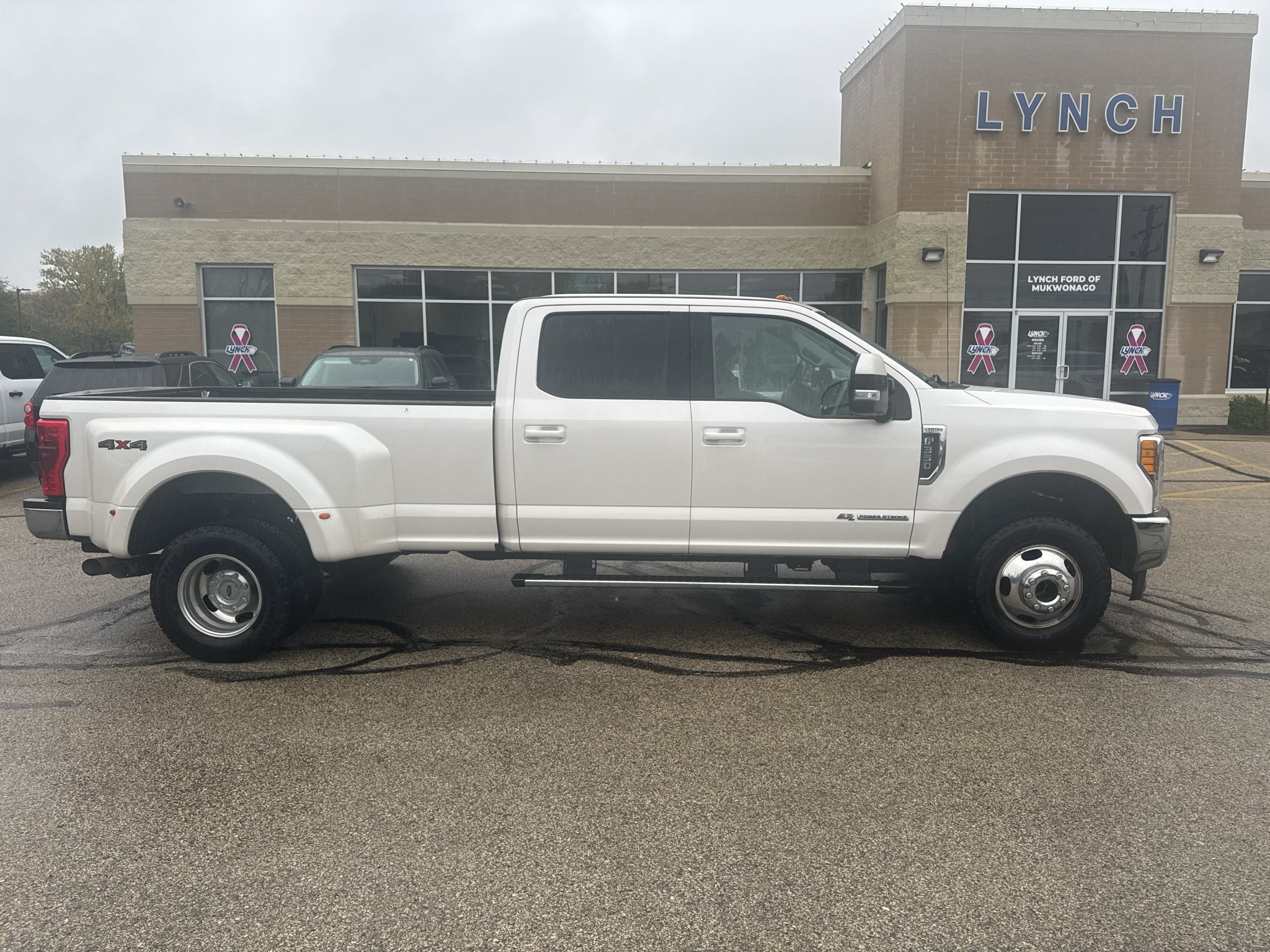 2017 Ford Super Duty F-350 DRW Pickup Lariat