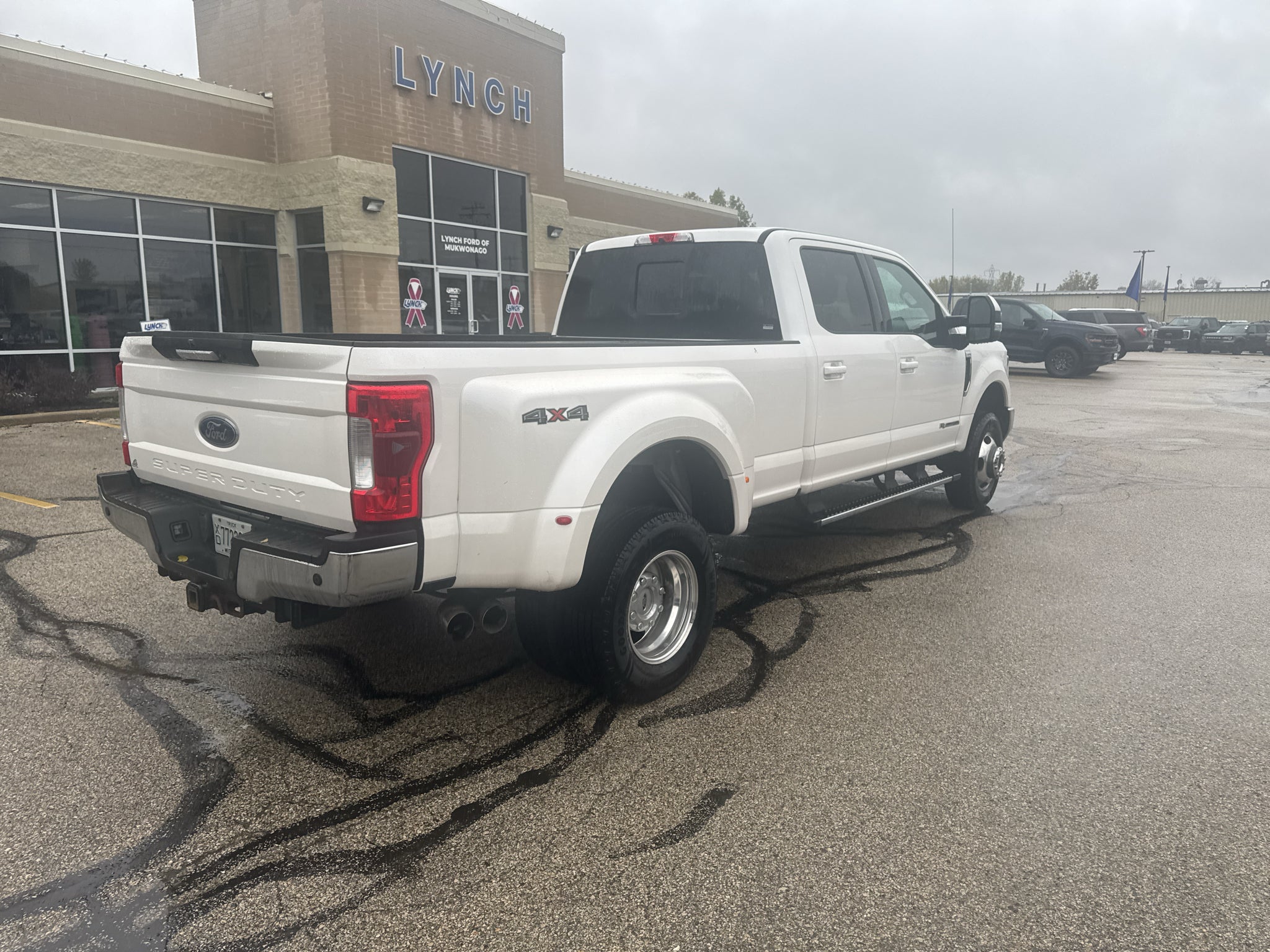 2017 Ford Super Duty F-350 DRW Pickup Lariat
