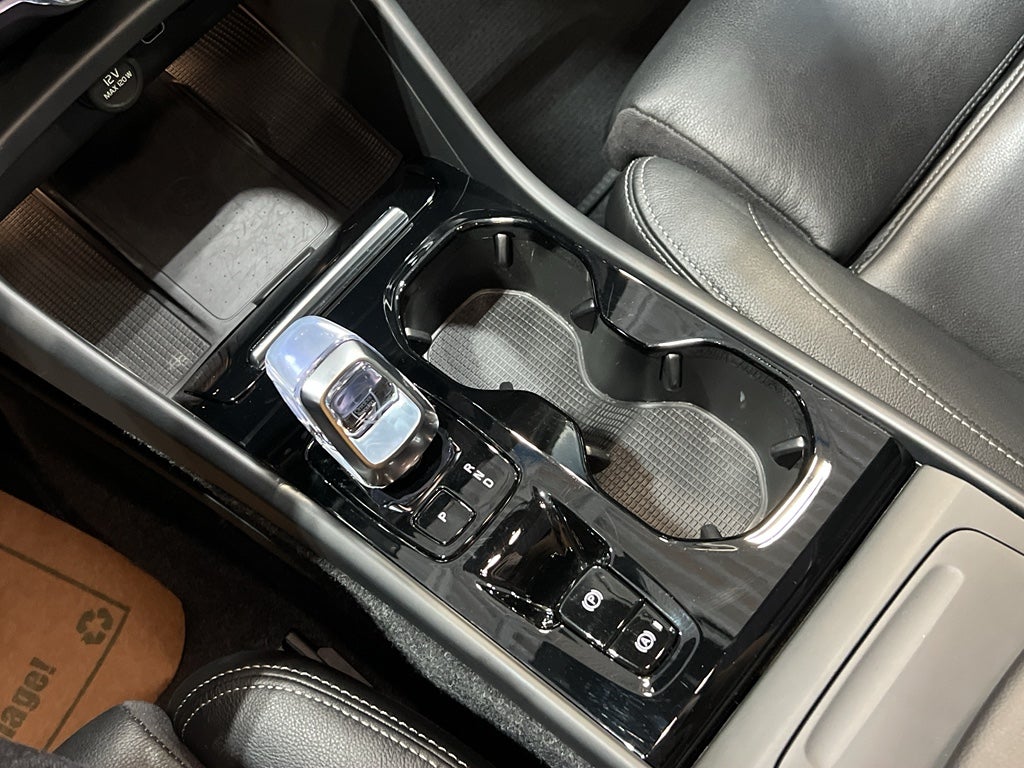 2025 Volvo XC40 Plus Dark Theme