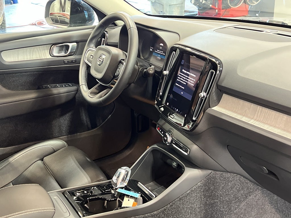 2025 Volvo XC40 Plus Dark Theme