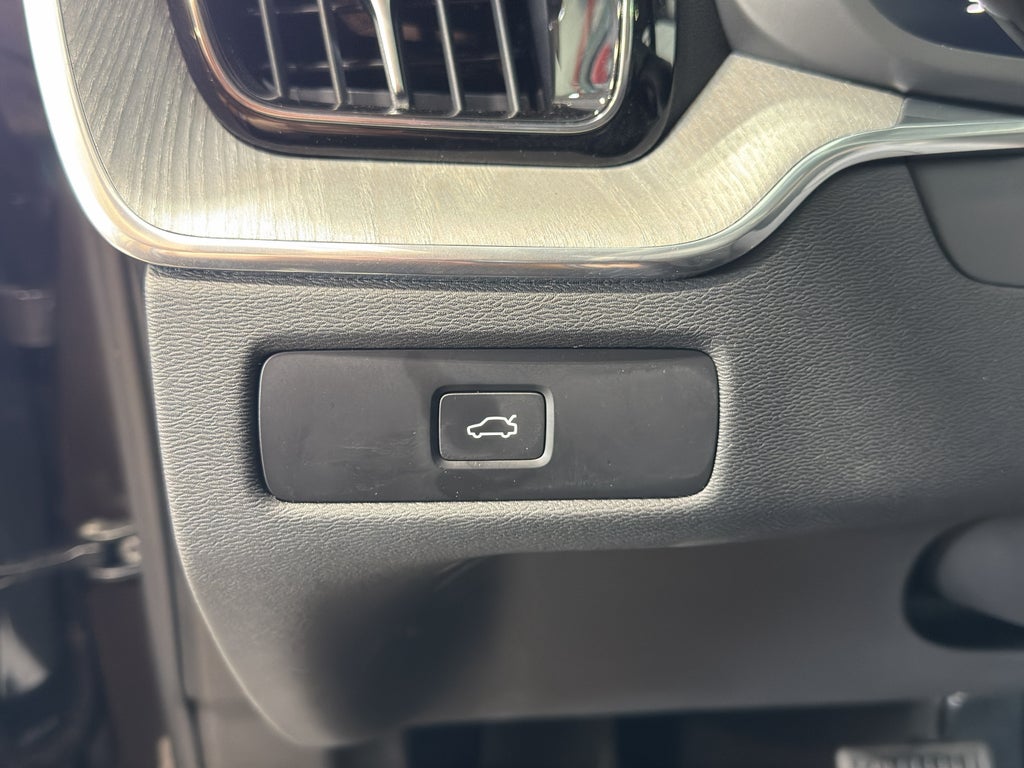 2025 Volvo XC60 Plus